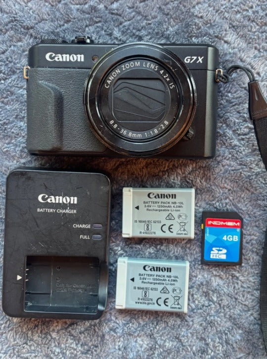 PowerShot G7X Mark II 20.1MP Camera + Extra