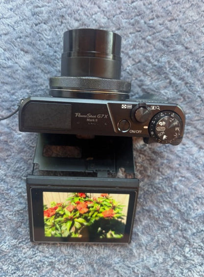 PowerShot G7X Mark II 20.1MP Camera + Extra