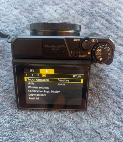 PowerShot G7X Mark II 20.1MP Camera + Extra
