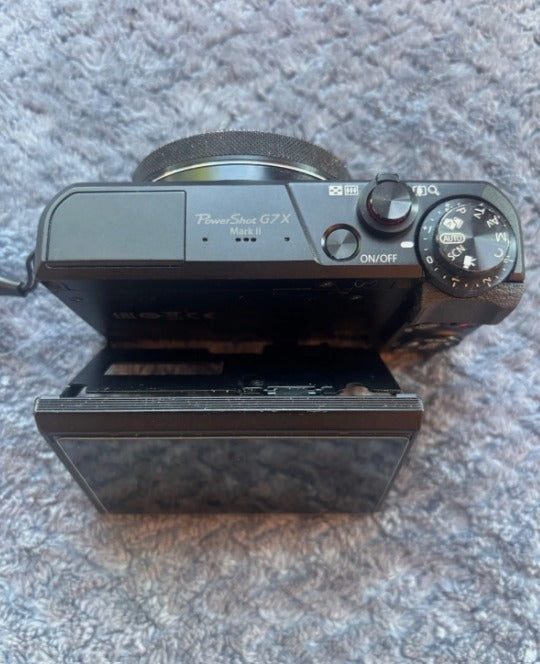 PowerShot G7X Mark II 20.1MP Camera + Extra