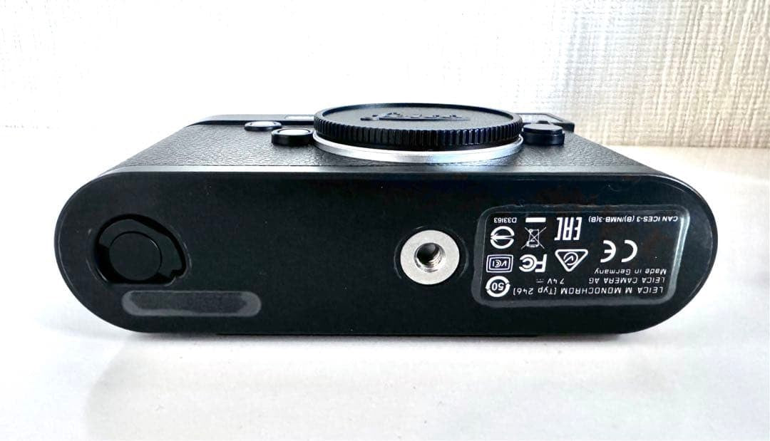 Leica M Monochrom Typ246 Digital Rangefinder Camera Body with Hand Grip, Battery