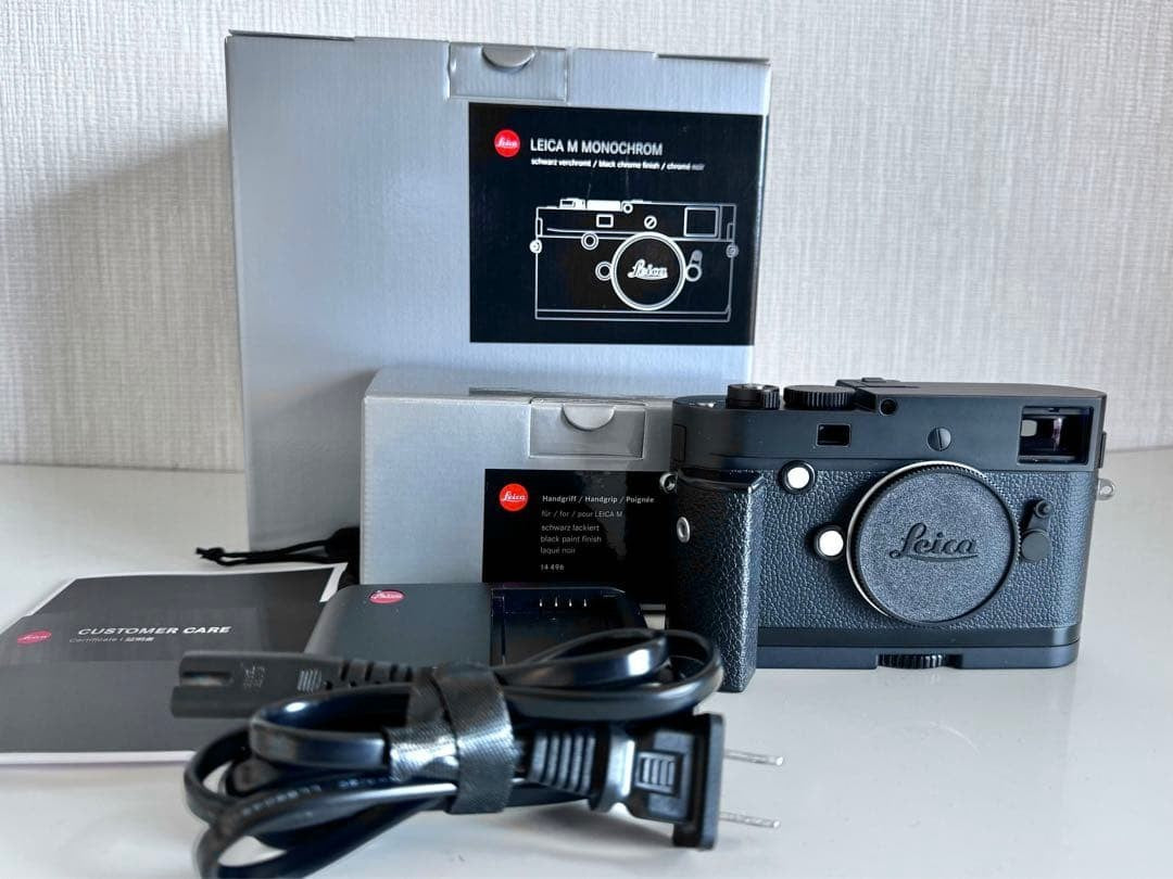 Leica M Monochrom Typ246 Digital Rangefinder Camera Body with Hand Grip, Battery