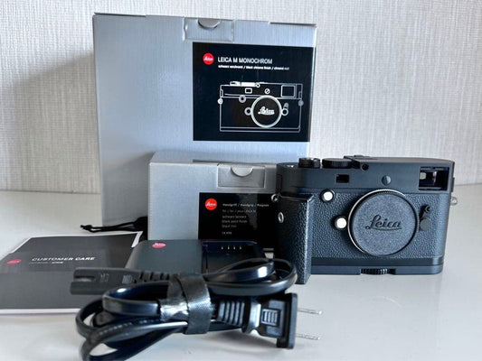 Leica M Monochrom Typ246 Digital Rangefinder Camera Body with Hand Grip, Battery