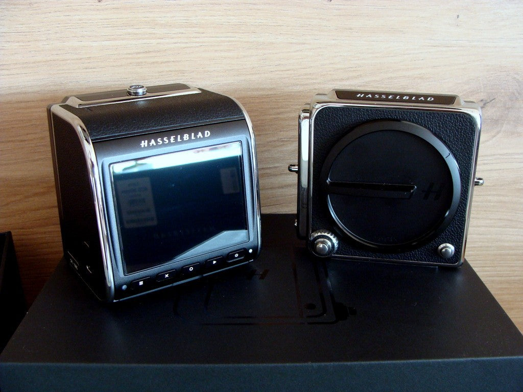 Hasselblad - Hasselblad 907x 100C Body Kit *Mint/Few Triggers* - Original Box!