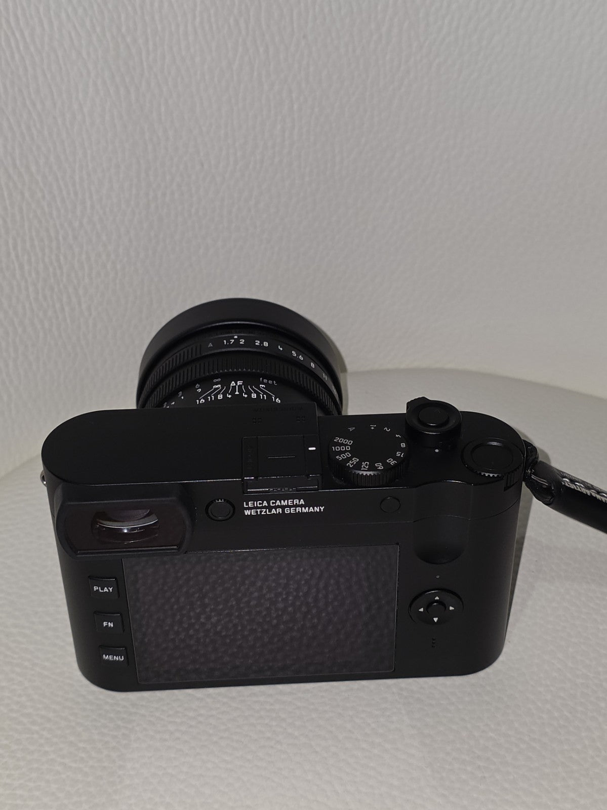 Leica Q2 47.3MP Digital Compact Camera - Black (19050)  Mint Condition!