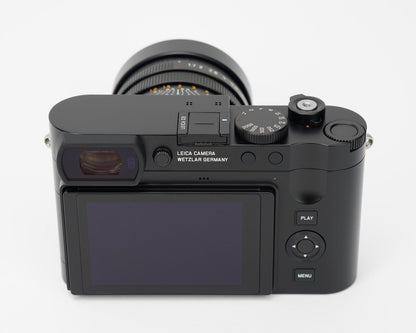 Leica Q3 60MP Full-Frame Compact Camera with Summilux 28mm f/1.7 ASPH. Lens