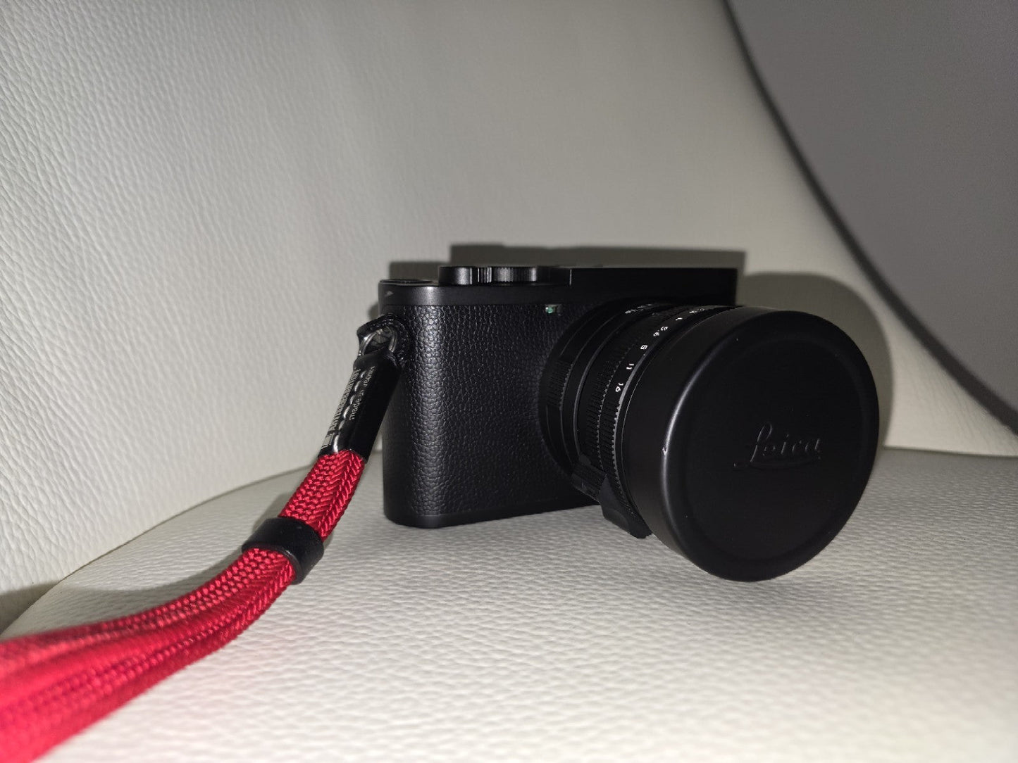 Leica Q2 47.3MP Digital Compact Camera - Black (19050)  Mint Condition!