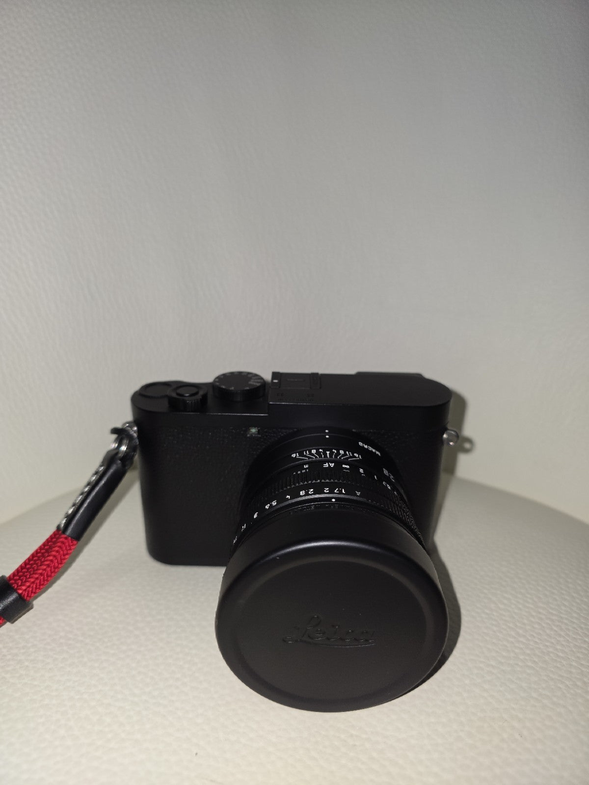 Leica Q2 47.3MP Digital Compact Camera - Black (19050)  Mint Condition!