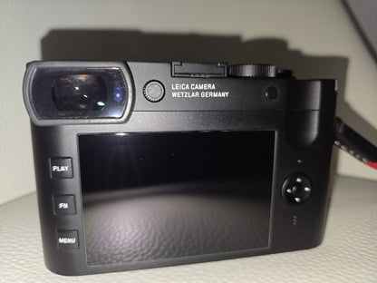 Leica Q2 47.3MP Digital Compact Camera - Black (19050)  Mint Condition!
