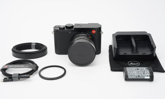 Leica Q3 60MP Full-Frame Compact Camera with Summilux 28mm f/1.7 ASPH. Lens