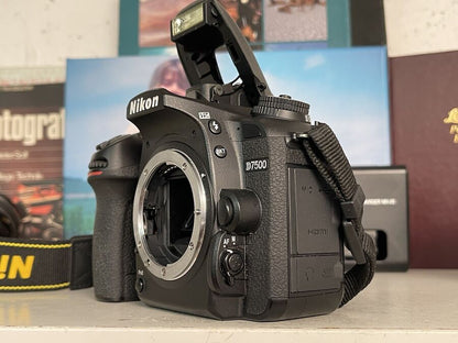 Nikon D7500 D 7500 Slr Film Camera DX SLR Camera 20.9 MP Body Near Mint Condition